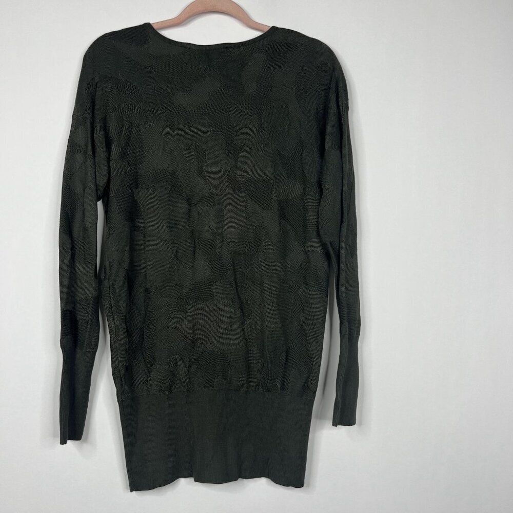 2/$30 White House Black Market Camo Tunic Blouson Sweater V-Neck Olive S #8837 - Picture 4 of 9